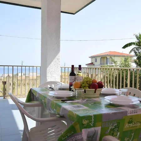 Appartamento Gorgeous In With Kitchen Briatico